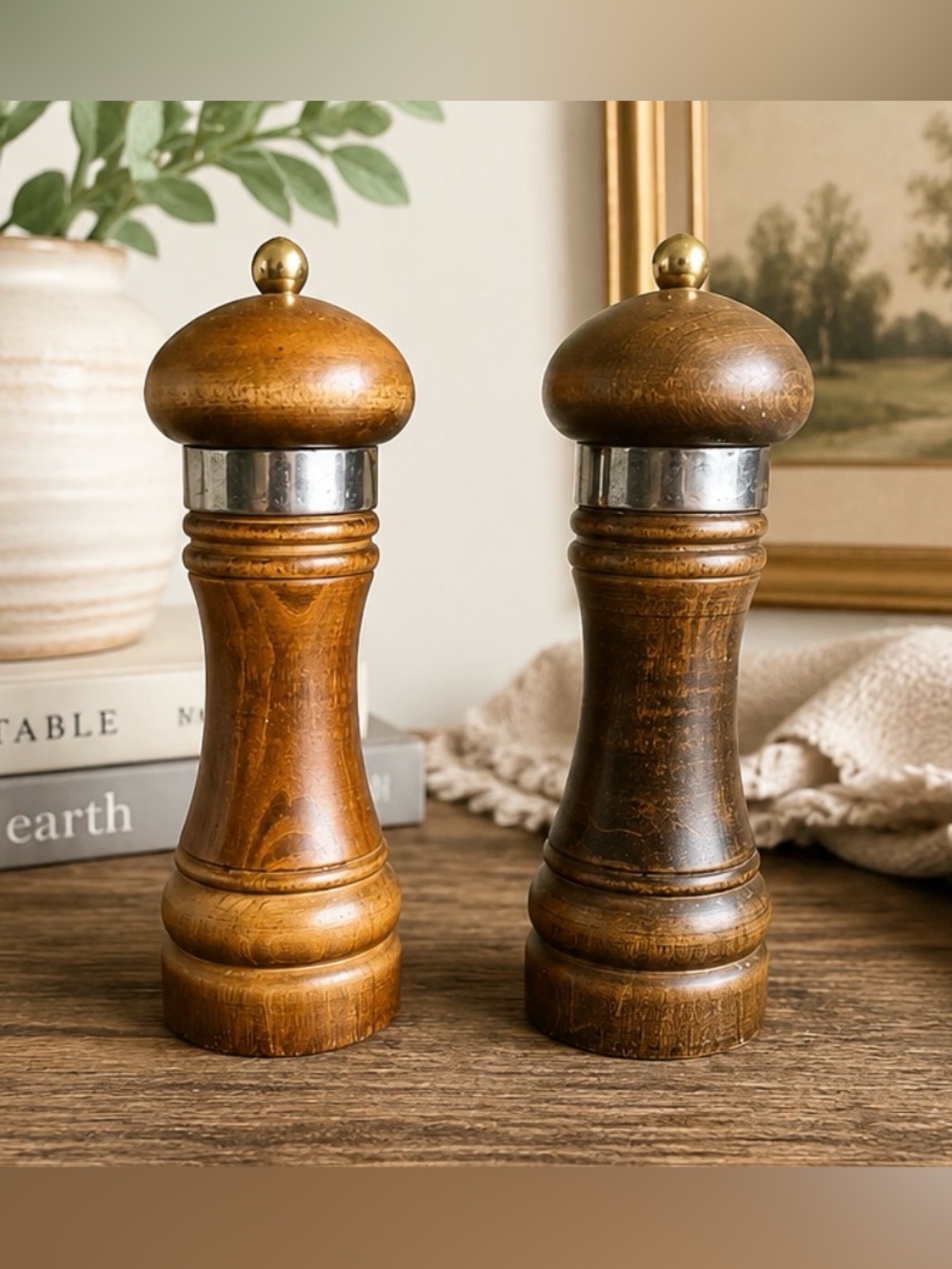 Vintage Wooden Salt & Pepper Grinder Mill Set Turned Wood Brass Accent Pair